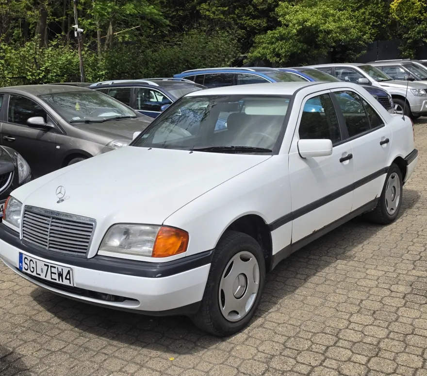 Skup Mercedes Klasa C — skupiony egzemplarz, odbiór lawetą w cenie