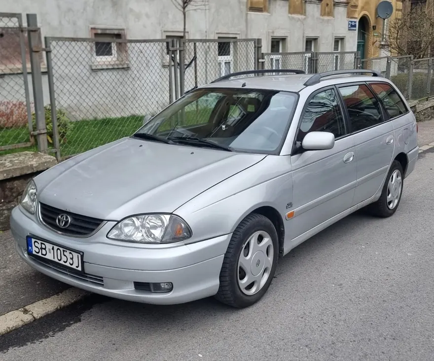 Skup Toyota Avensis — skupiony egzemplarz, odbiór lawetą w cenie